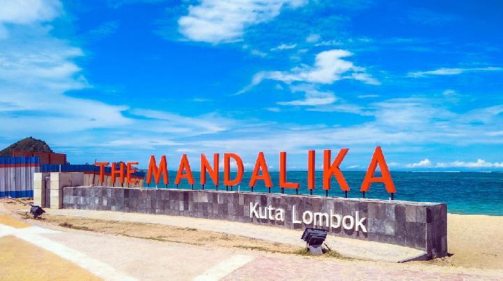 Pantai Mandalika di sekitar lokasi Sirkuit Mandalika